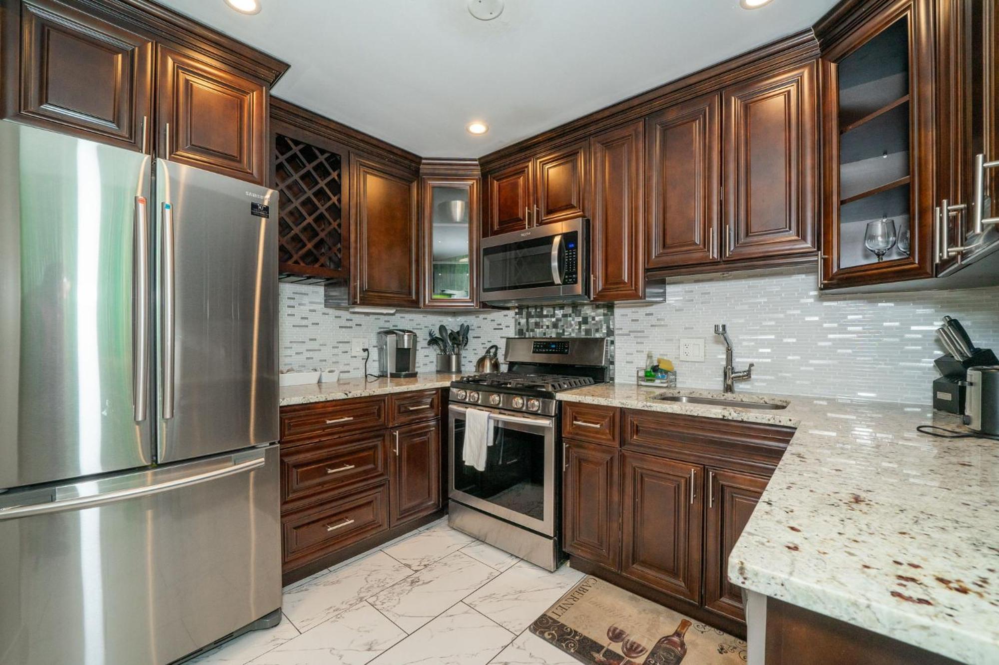 Апартаменты Just Renovated 3 Br/2Bath/ Parking+ Downtown View Атланта Экстерьер фото
