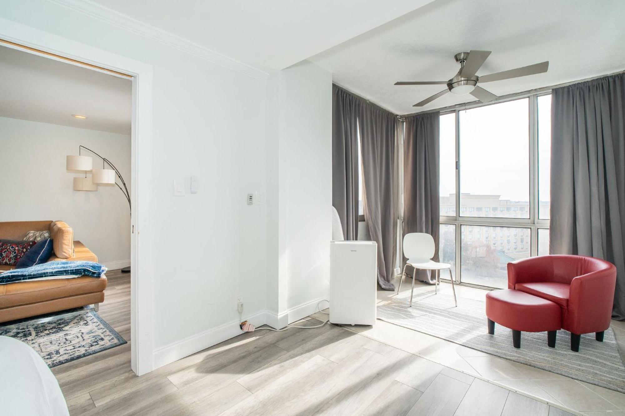 Апартаменты Just Renovated 3 Br/2Bath/ Parking+ Downtown View Атланта Экстерьер фото