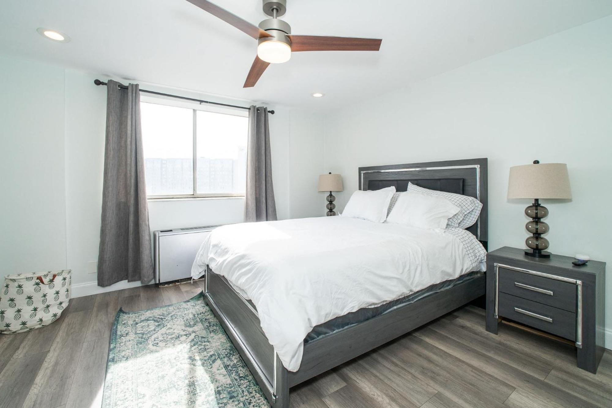 Апартаменты Just Renovated 3 Br/2Bath/ Parking+ Downtown View Атланта Экстерьер фото