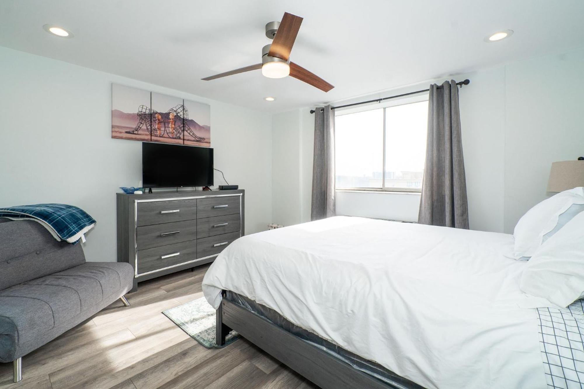 Апартаменты Just Renovated 3 Br/2Bath/ Parking+ Downtown View Атланта Экстерьер фото