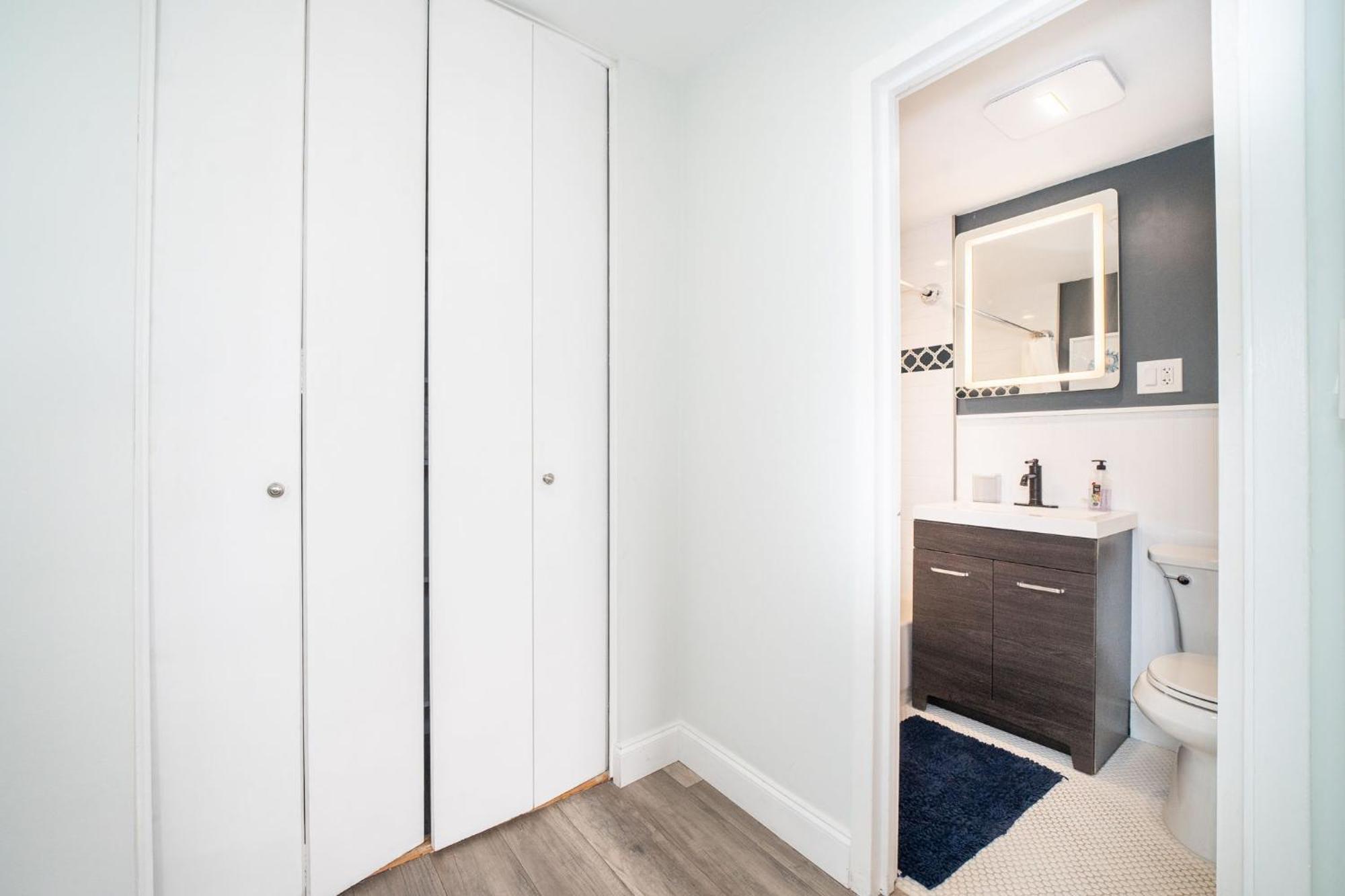 Апартаменты Just Renovated 3 Br/2Bath/ Parking+ Downtown View Атланта Экстерьер фото