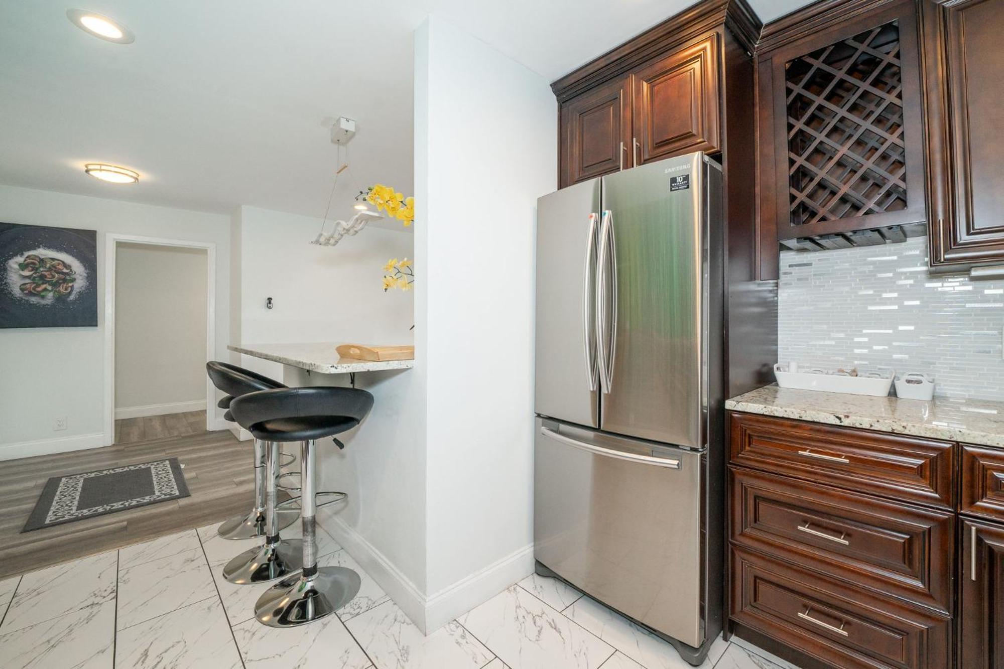 Апартаменты Just Renovated 3 Br/2Bath/ Parking+ Downtown View Атланта Экстерьер фото