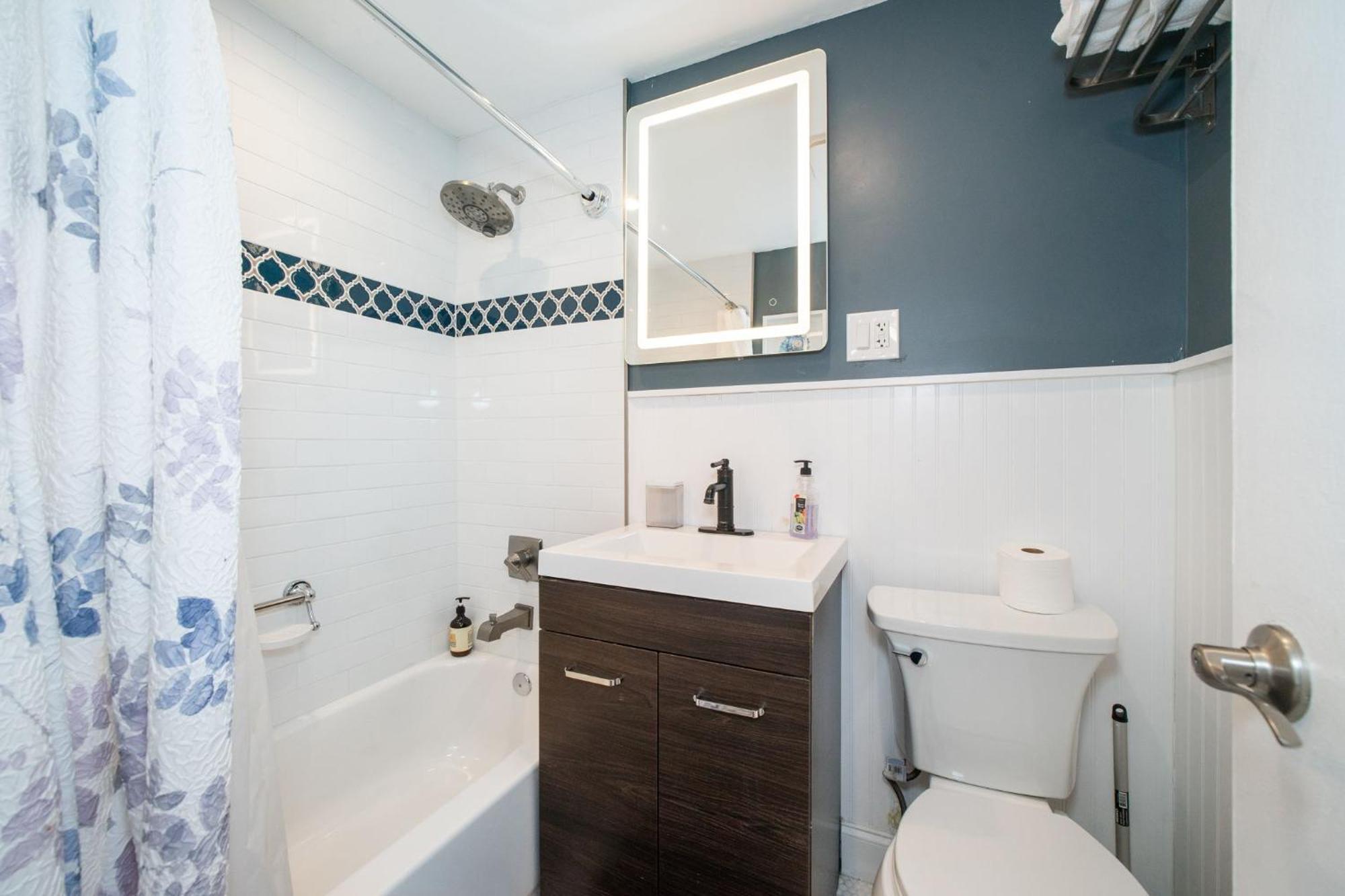 Апартаменты Just Renovated 3 Br/2Bath/ Parking+ Downtown View Атланта Экстерьер фото