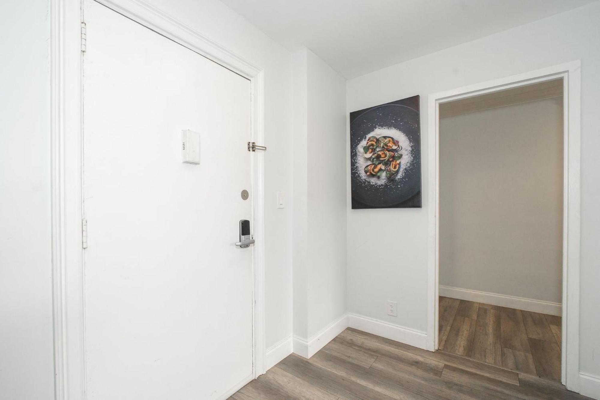 Апартаменты Just Renovated 3 Br/2Bath/ Parking+ Downtown View Атланта Экстерьер фото